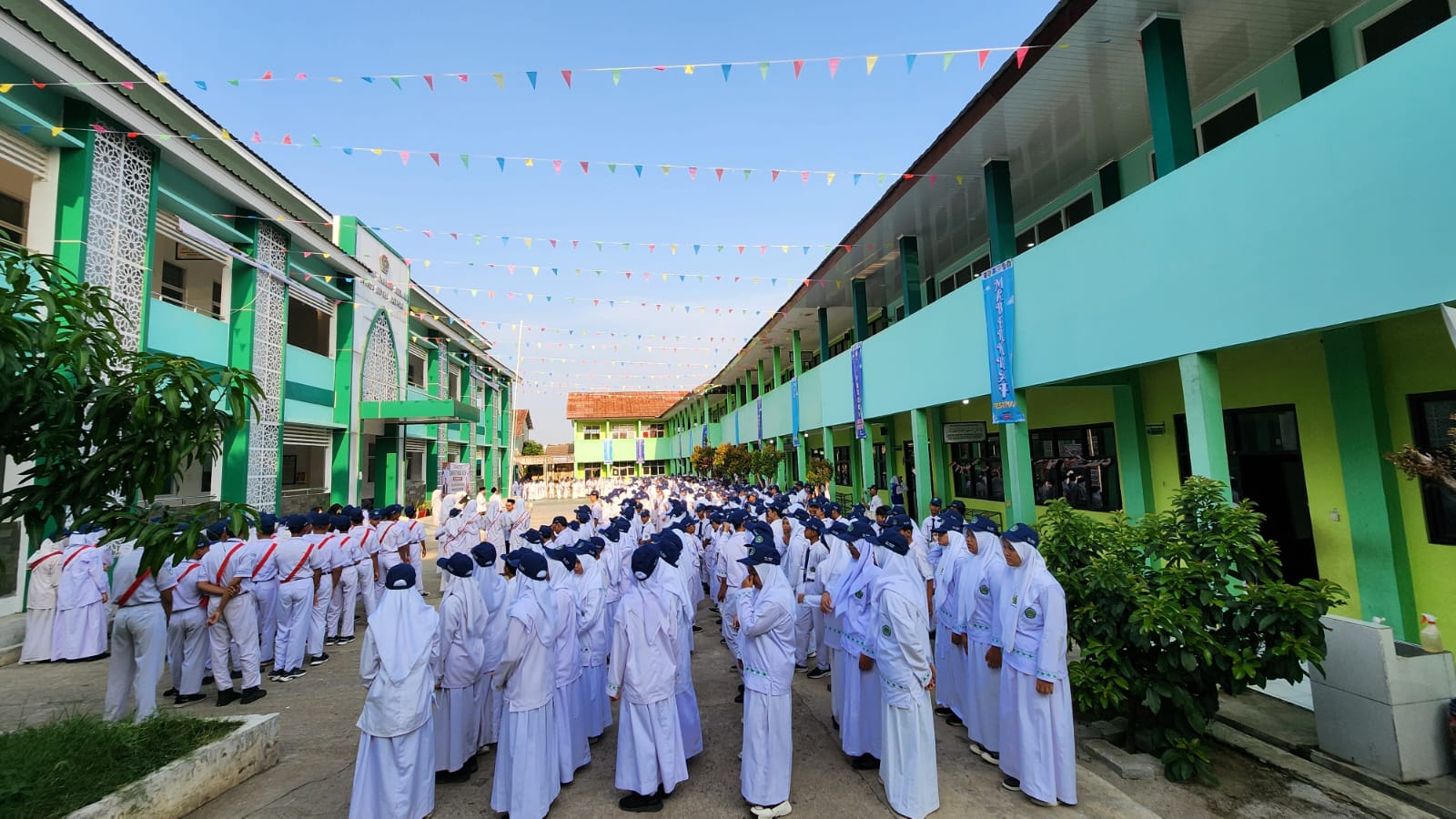 MTsN Kota Depok Gelar Upacara Hari Sumpah Pemuda dan Opening Ceremony Maberkraf Festival 2024