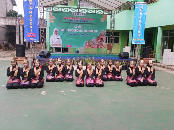 MTsN Kota Depok Gelar Perlombaan Tari Tradisional Tingkat SMP/MTs Se-Kota Depok dalam Rangkaian Maberkraf Festival 2024