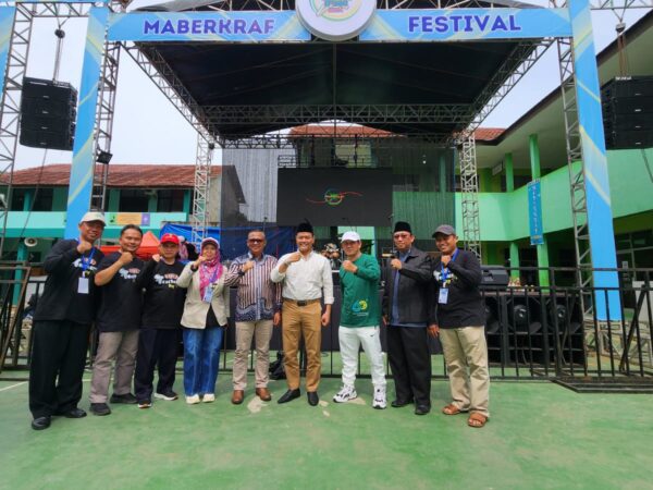 Puncak Maberkraf Festival: MTsN Kota Depok Mengudara Bersama Idgitaf