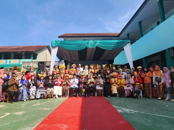 MTsN Kota Depok Gelar P5RA Bertema Bhinneka Tunggal Ika: “Si Muda Si Gaya, Generasi Muda Generasi Berkarya” MTsN Kota Depok Gelar P5RA Bertema Bhinneka Tunggal Ika: “Si Muda Si Gaya, Generasi Muda Generasi Berkarya”